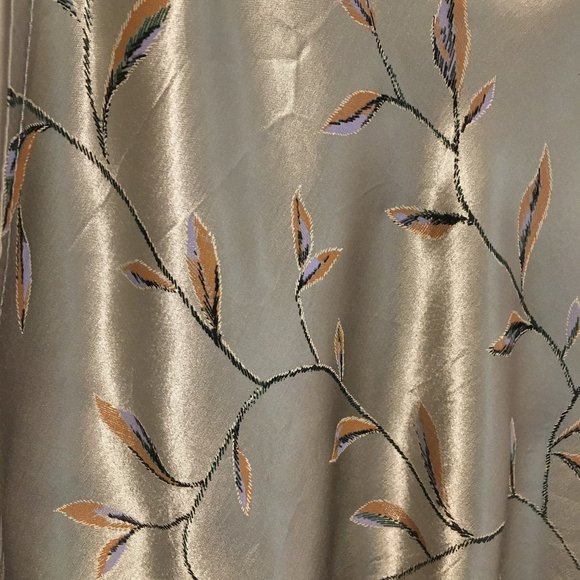 Vintage Floral patterned silk crop tank top - Picture 5 of 5